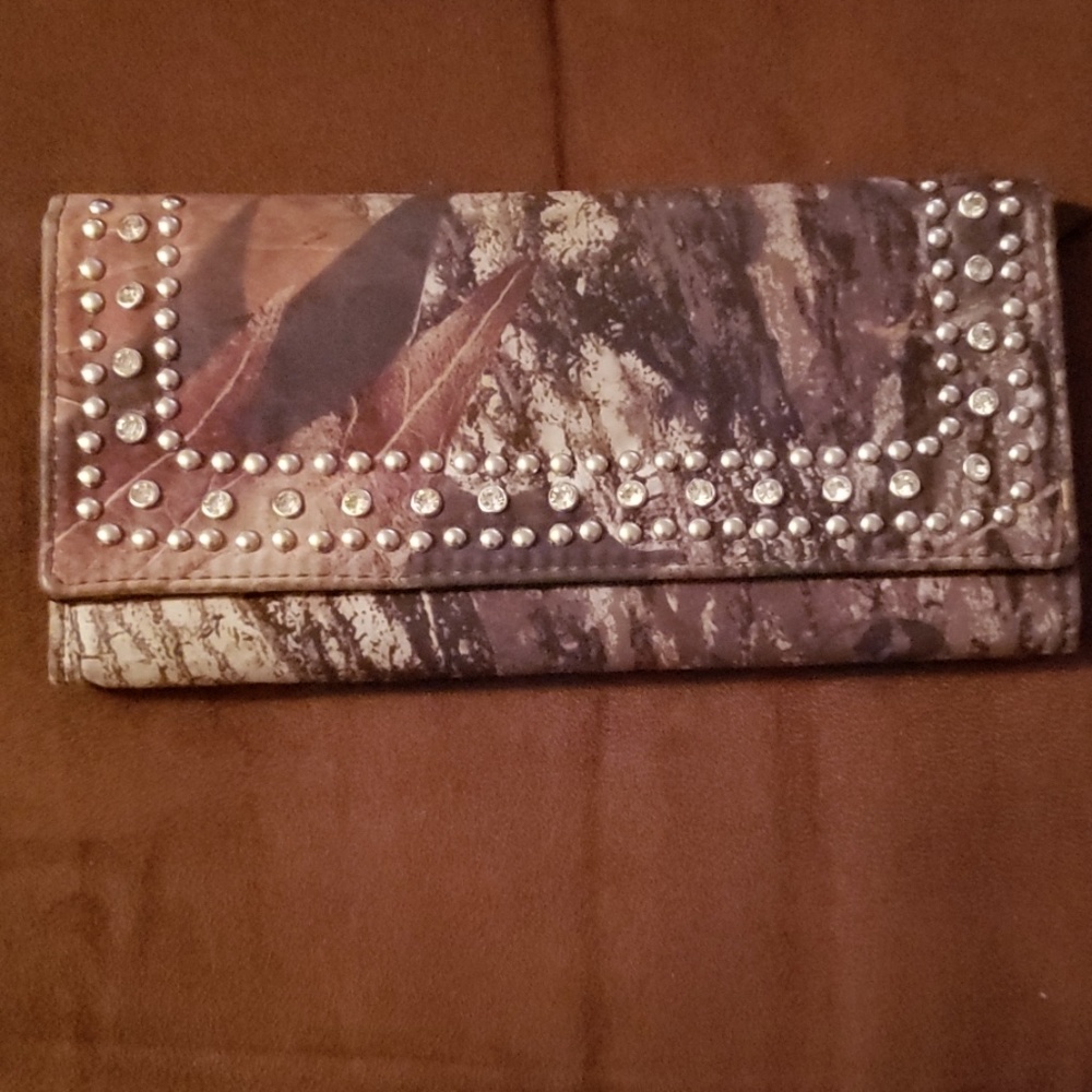 Mossy Oak  wallet with rhinestones